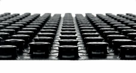 Noppenplaat 16-17mm /per plaat (afhaalprijs)